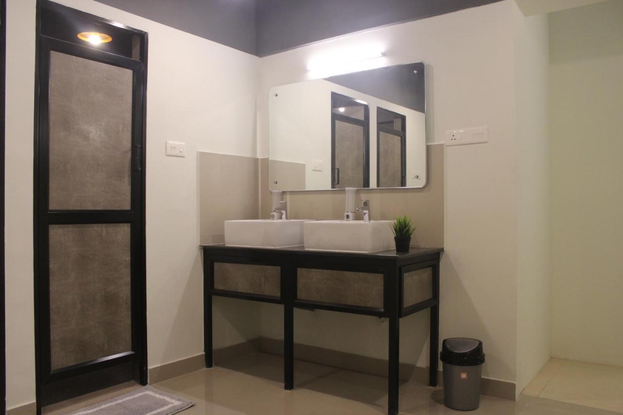 Bed Pods Hostel Thiruvananthapuram Exterior photo